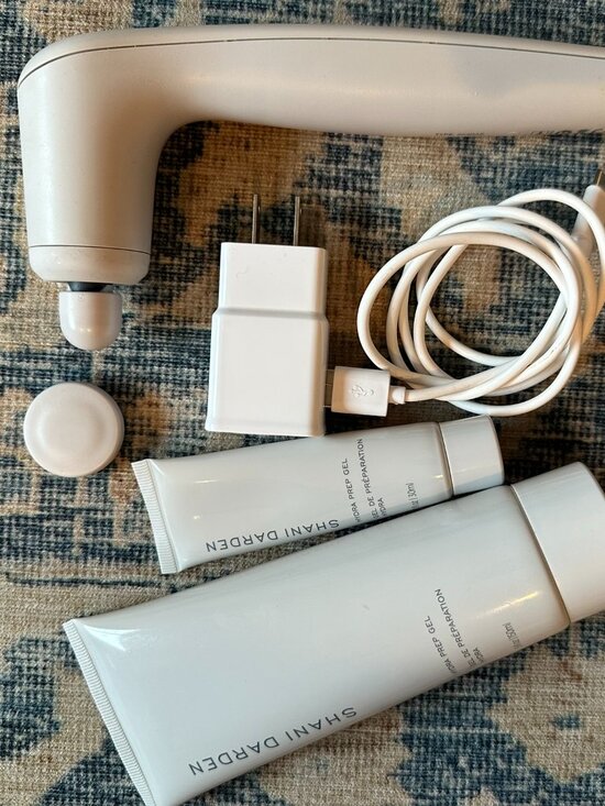 Shani Darden Facial Sculpting Wand™ + Hydra Prep Gel - Picture 1 of 3